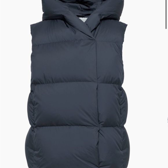 BNWOT Babaton Duvet Puffer Vest. - Picture 2 of 5